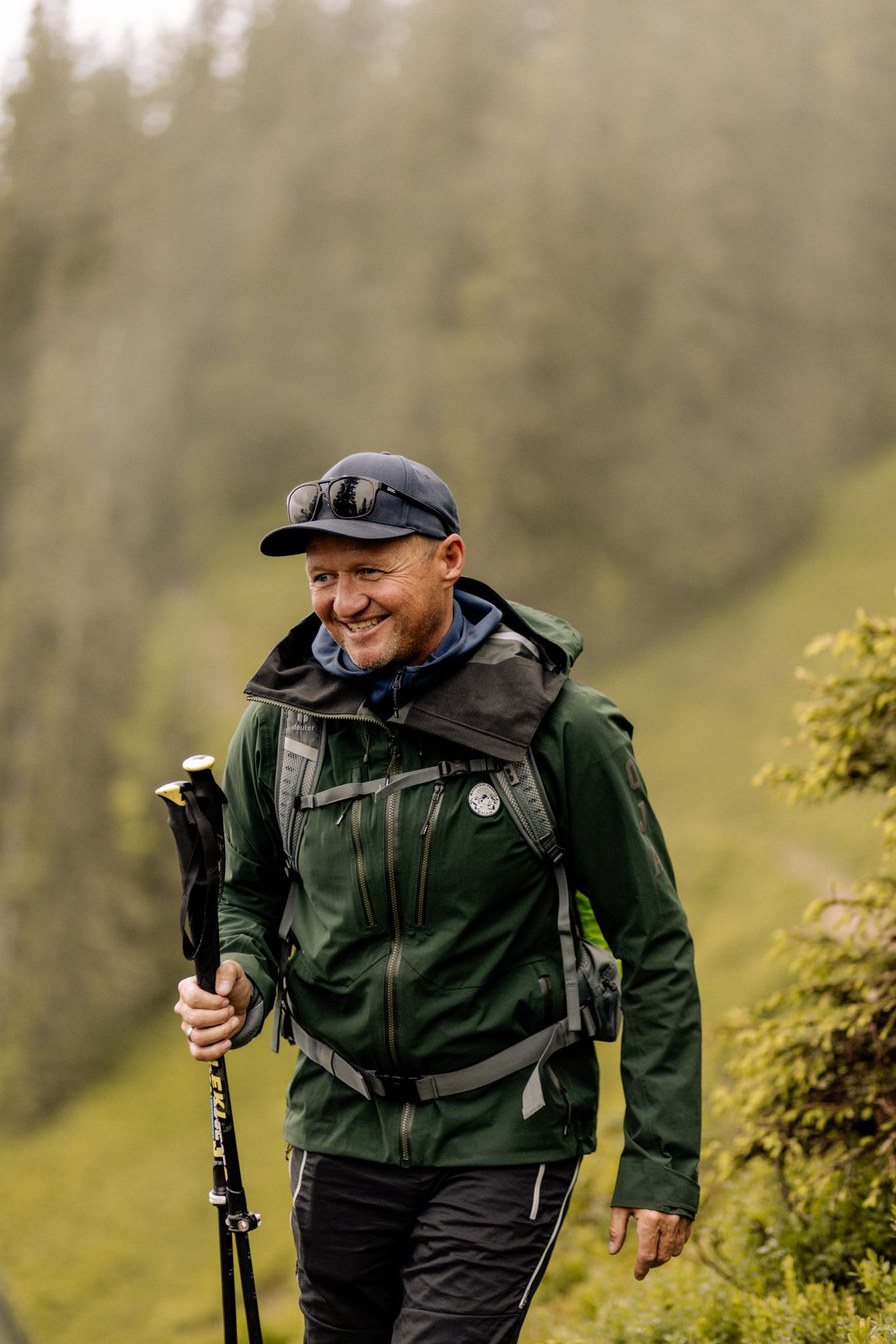 A hiker enjoys nature in Glemmtal with his smile.