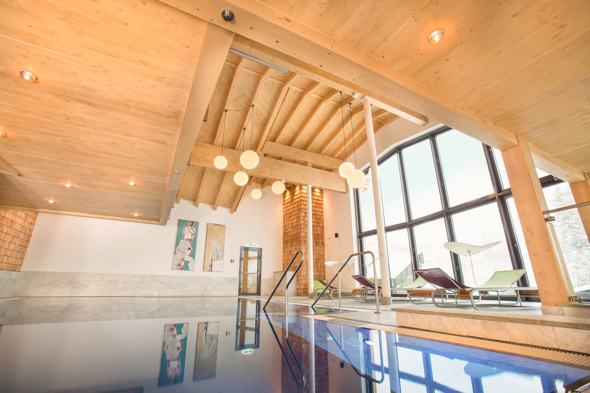 A modern wellness area in the Glemmtalerhof with wooden details and an inviting pool.