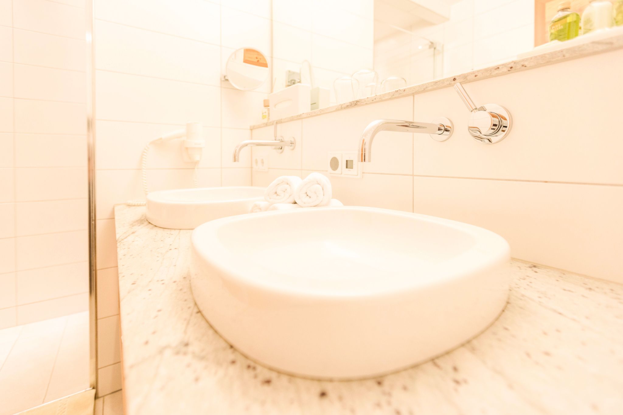 Bright washbasin with two sinks and towels at Glemmtalerhof in Hinterglemm.