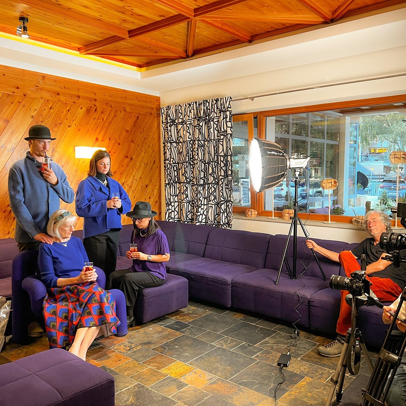 People are posing for a photoshoot in the Glemmtalerhof in Hinterglemm.