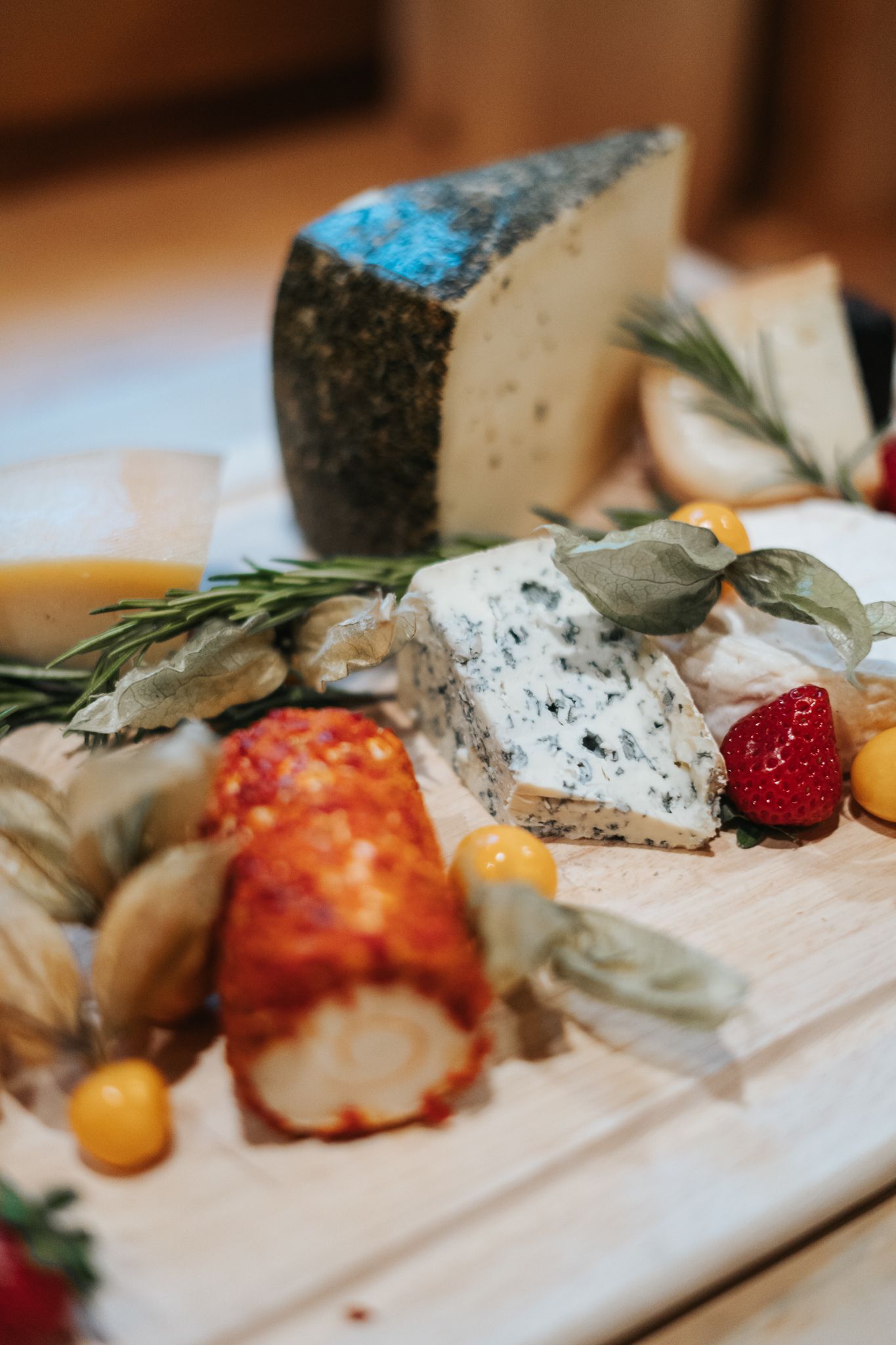 Cheese platter with various types and fresh fruits at Glemmtalerhof in Hinterglemm