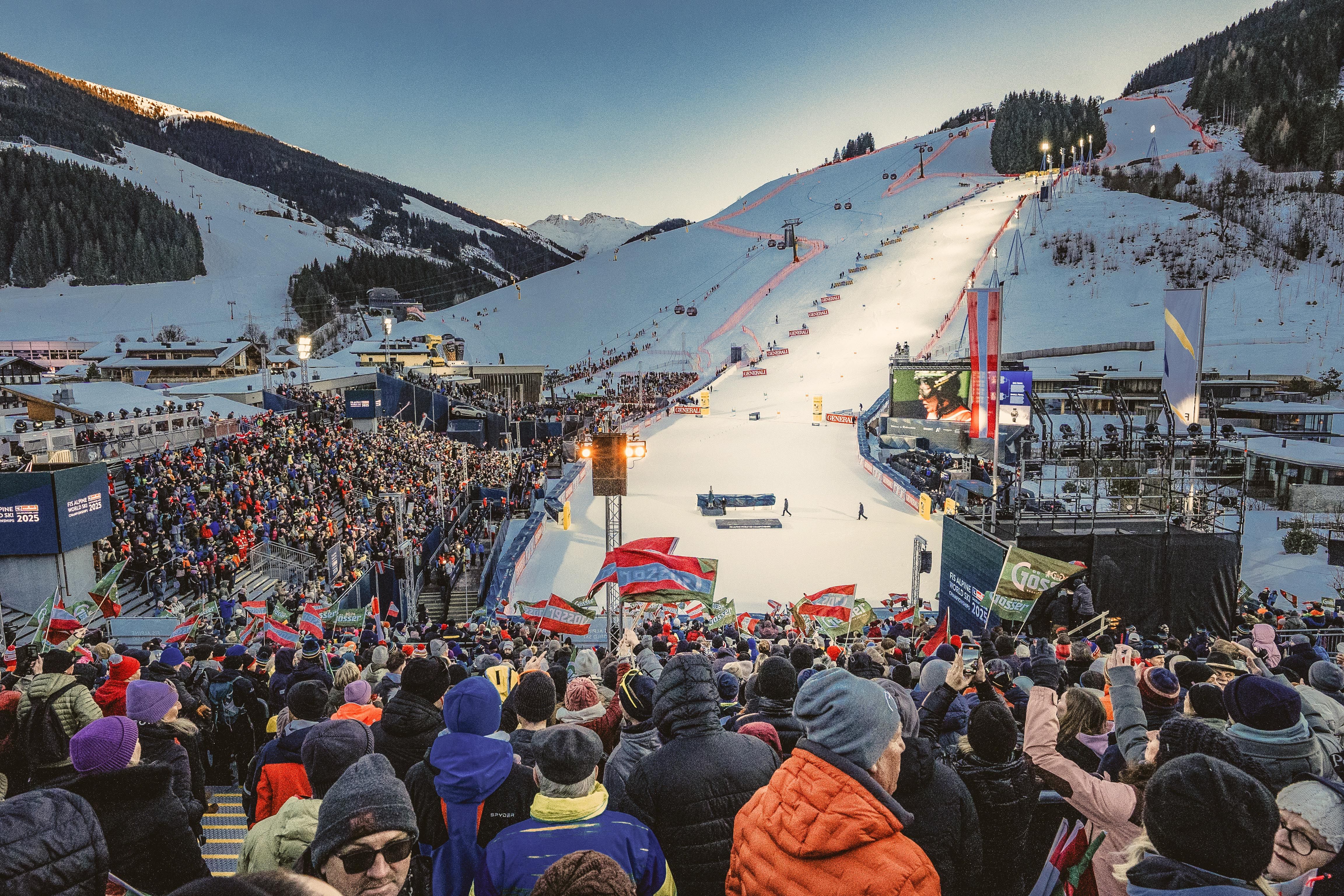 Large crowd at a ski event in Glemmtal, the atmosphere is festive and lively.