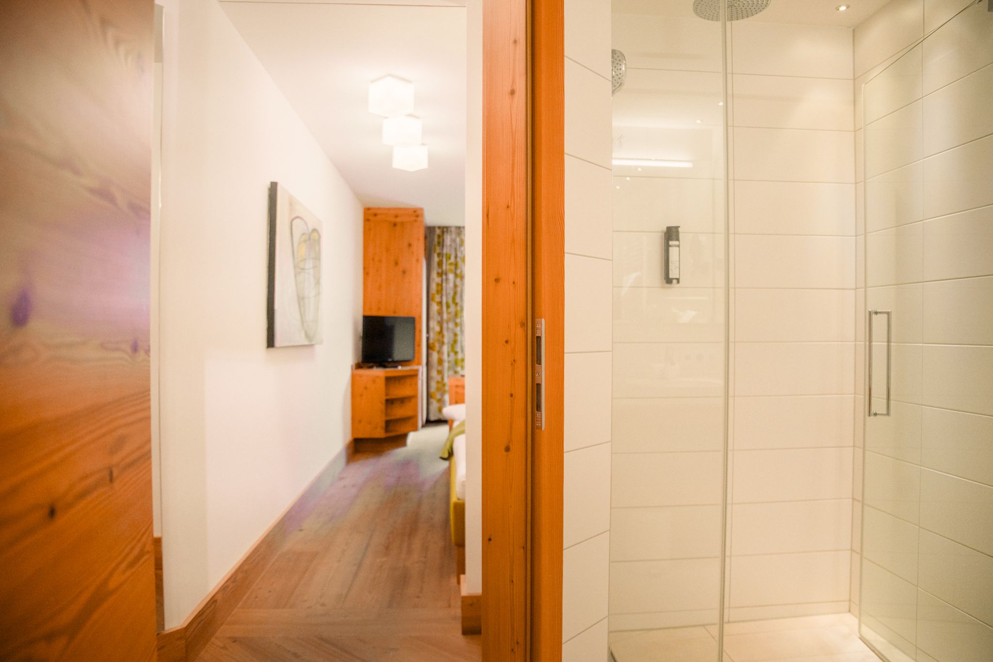 Spacious bathroom with a view of the living area in the Glemmtalerhof in Hinterglemm.