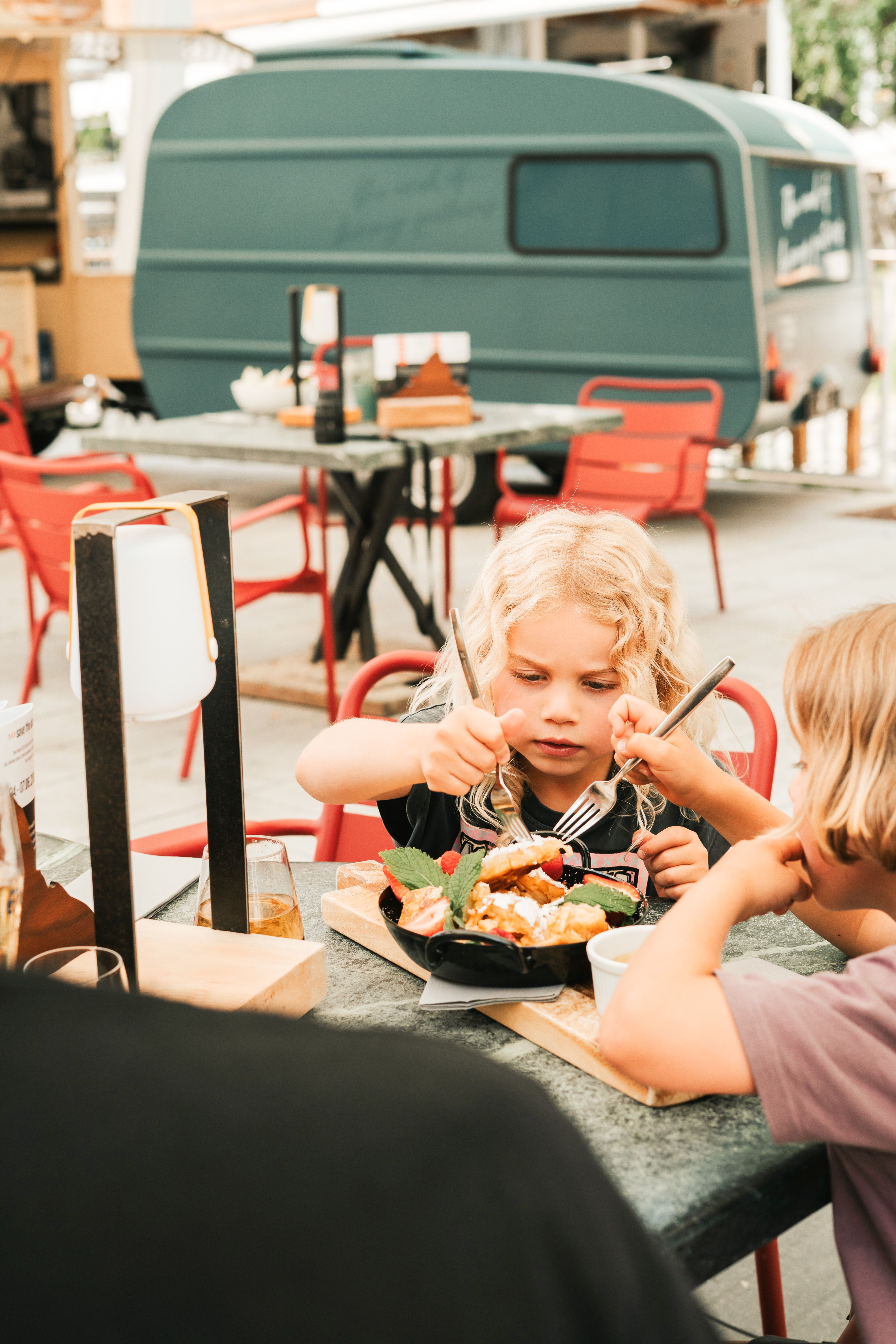 Children enjoy a delicious meal at Glemmtalerhof in Hinterglemm.