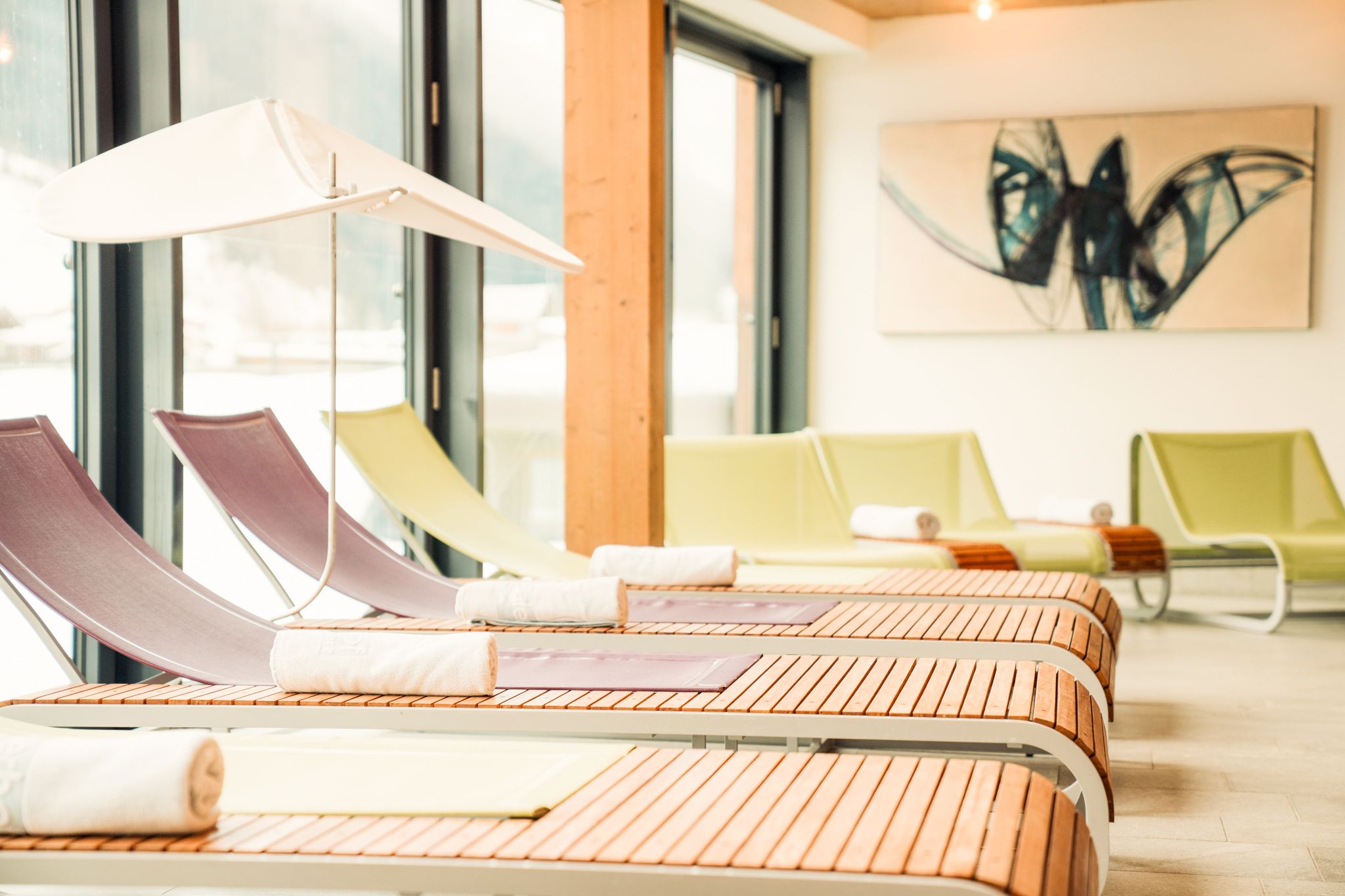 The relaxing wellness area at Glemmtalerhof features modern loungers and plenty of light.