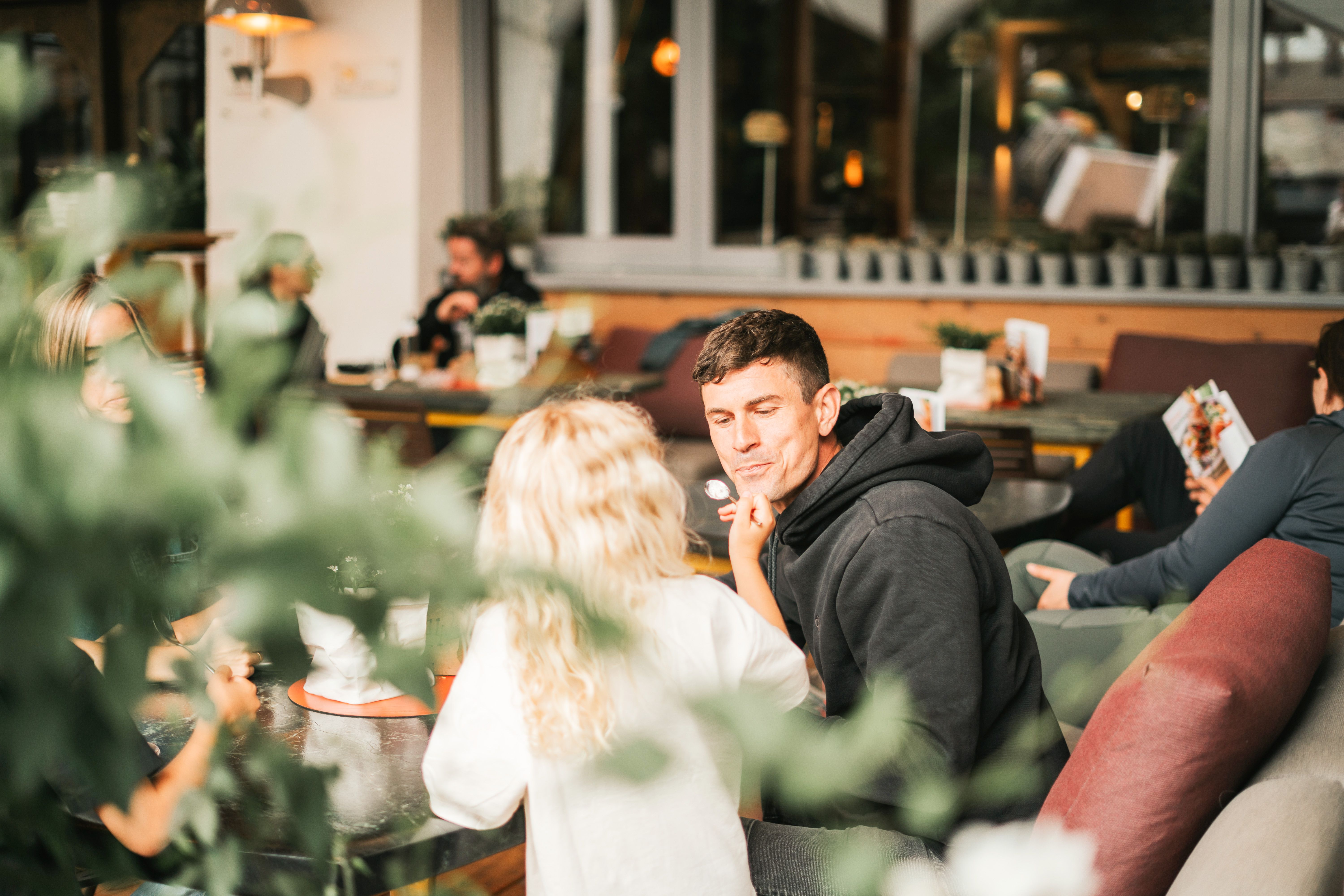 Guests at Glemmtalerhof in Hinterglemm enjoy relaxing moments together.